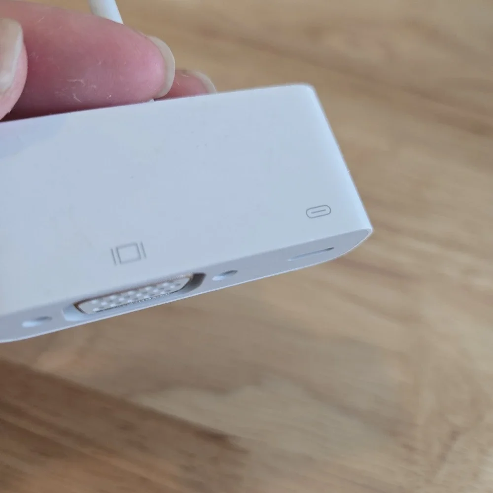 Apple  8-Pin to VGA Adapter‎ - White (A1439)